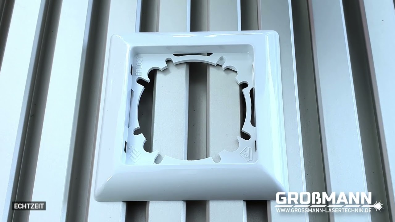 Kunstoff beschriften mit UV Laser (Steckdosenblende) / Laserbeschriftung