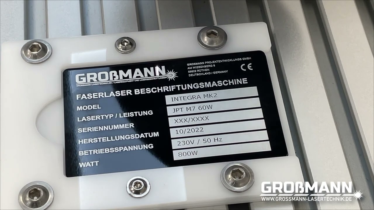 Lackierte Aluminium Visitenkarten mit Faserlaser beschriften (Lackabtrag) als Typenschild